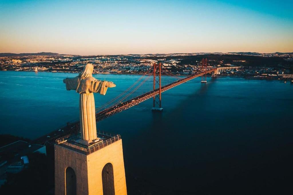 Lisbon Tagus River - Almada Exteriör bild